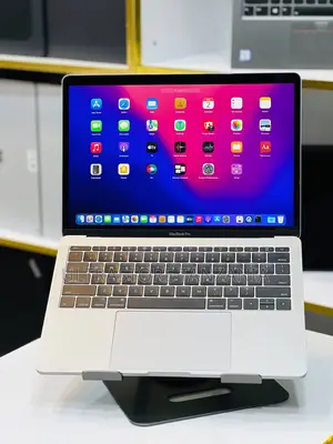 New Laptop Apple MacBook Pro 2017 8GB Intel Core I5 SSD 512GB