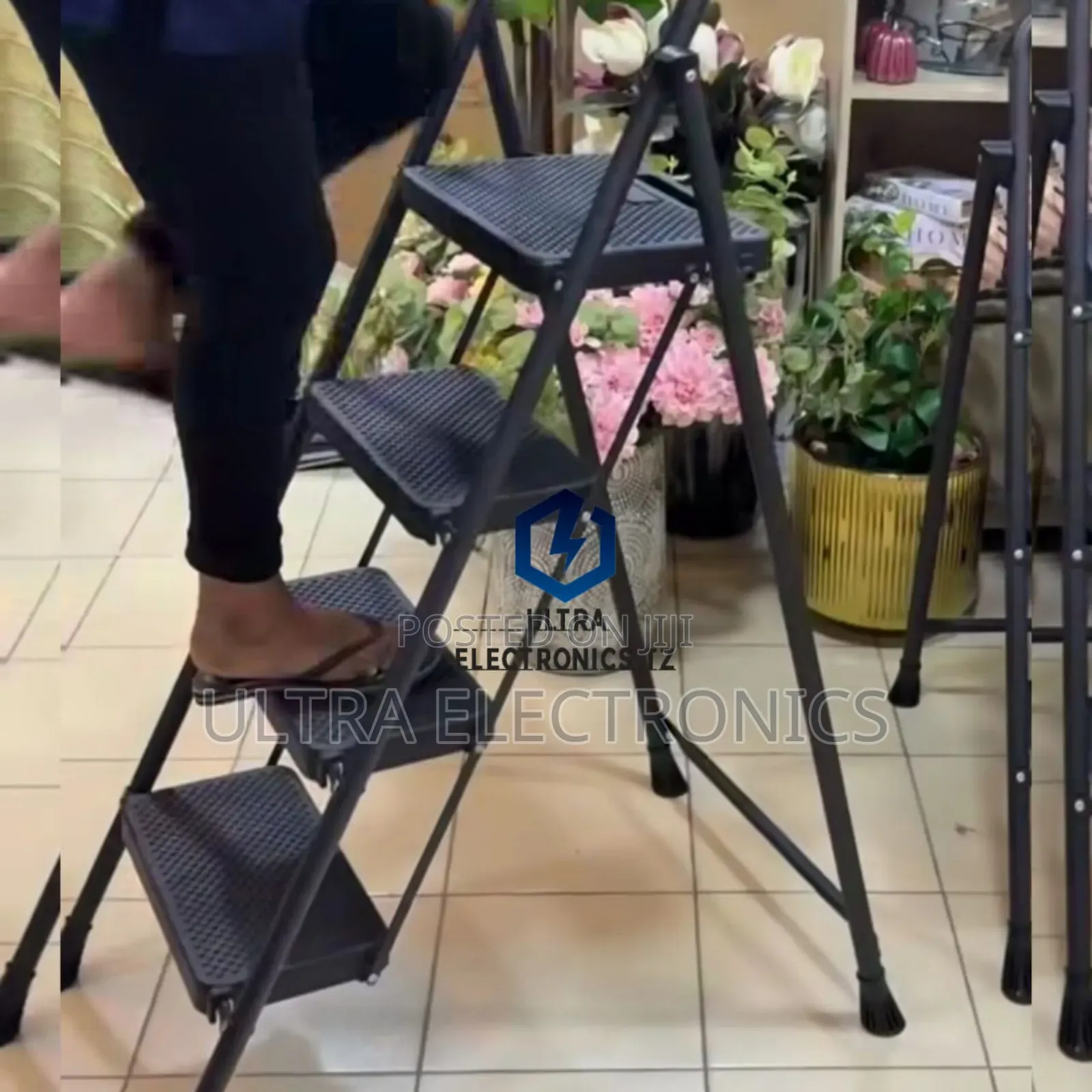 Securable Ladder Ngazi Black 4 Steps for Home, Shop and Office Use