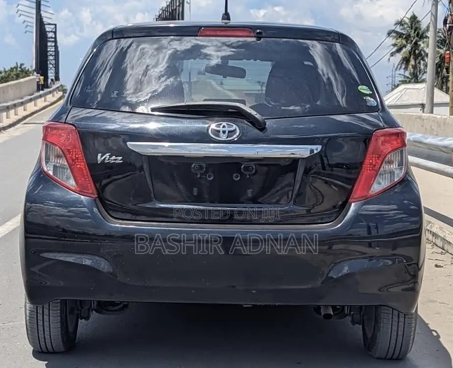 Toyota Vitz 1.0 FWD 5dr 2013 Black