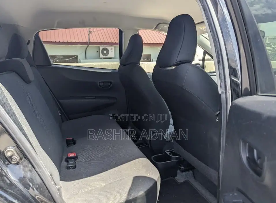 Toyota Vitz 1.0 FWD 5dr 2013 Black