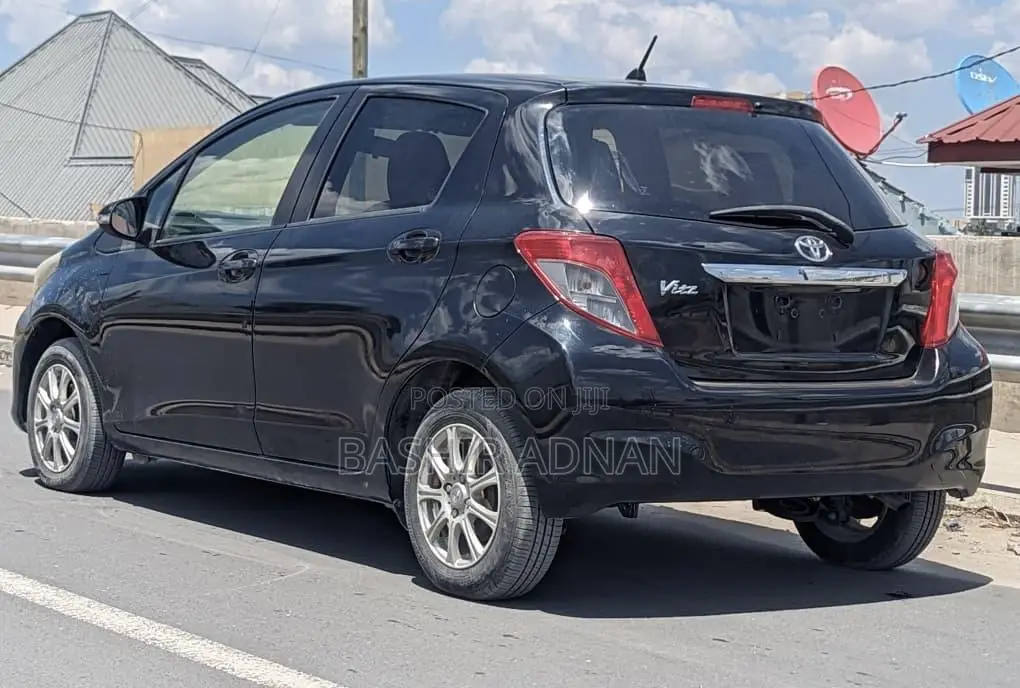 Toyota Vitz 1.0 FWD 5dr 2013 Black
