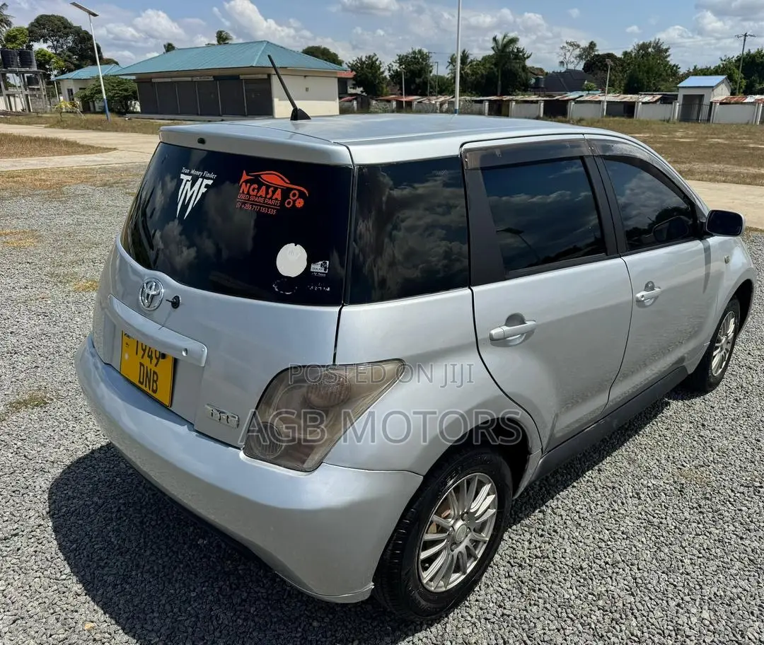 Toyota IST 2004 Silver