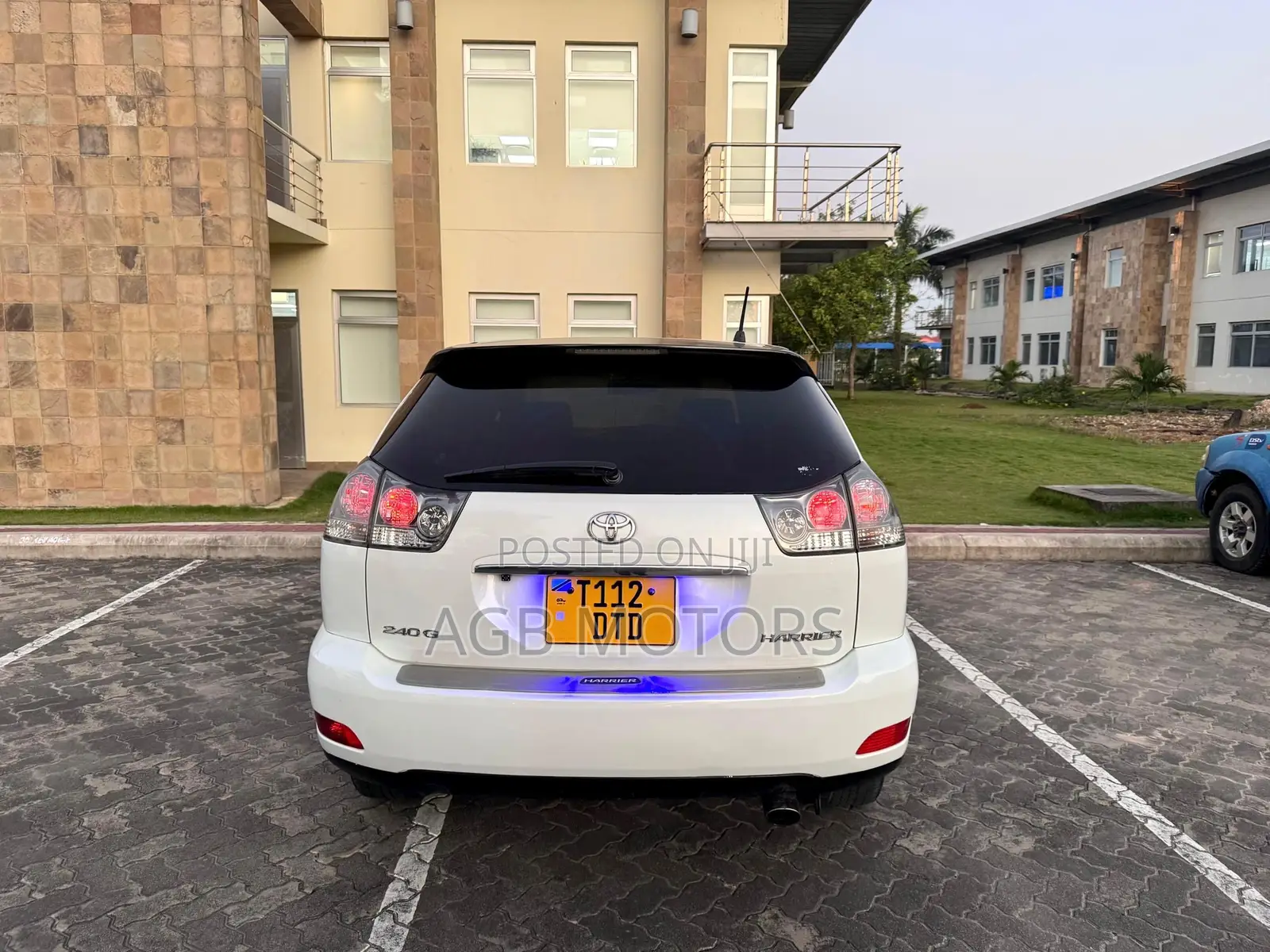 Toyota Harrier 2006 White