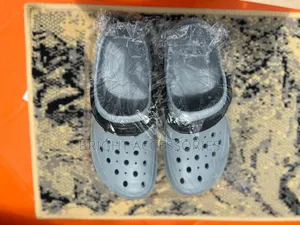 Crocs/ Yebo