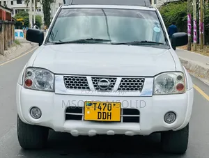 Nissan Hardbody 2010 White