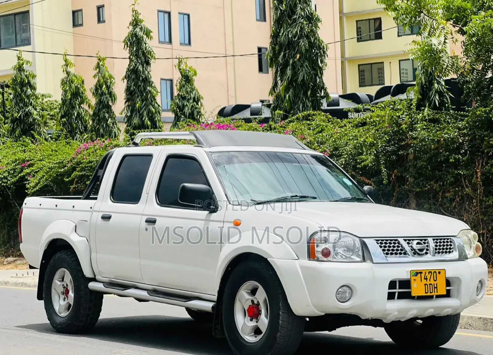 Nissan Hardbody 2010 White