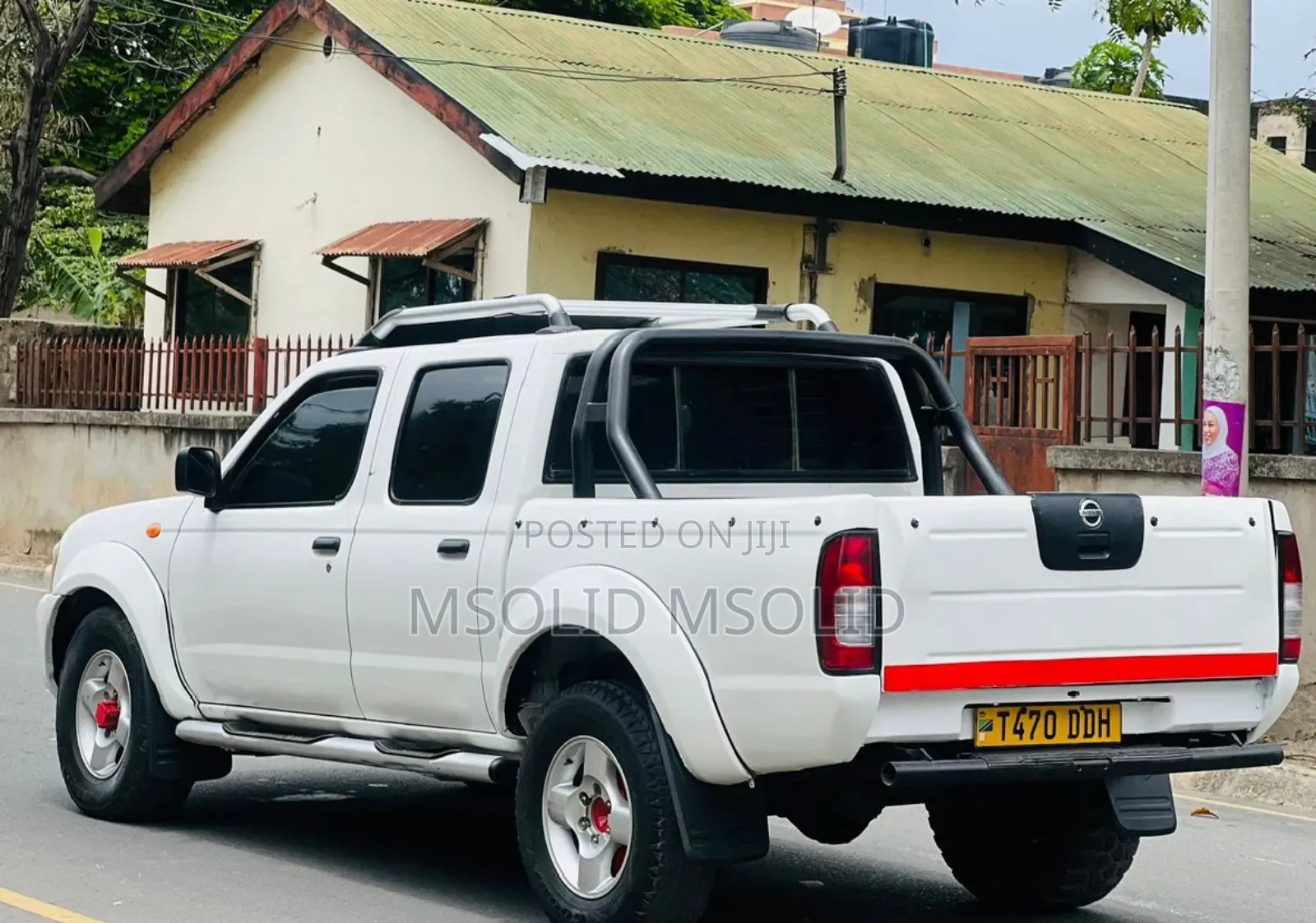Nissan Hardbody 2010 White