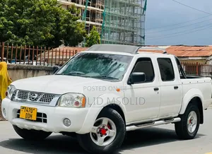 Nissan Hardbody 2010 White