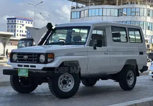 Toyota Land Cruiser 2005 White