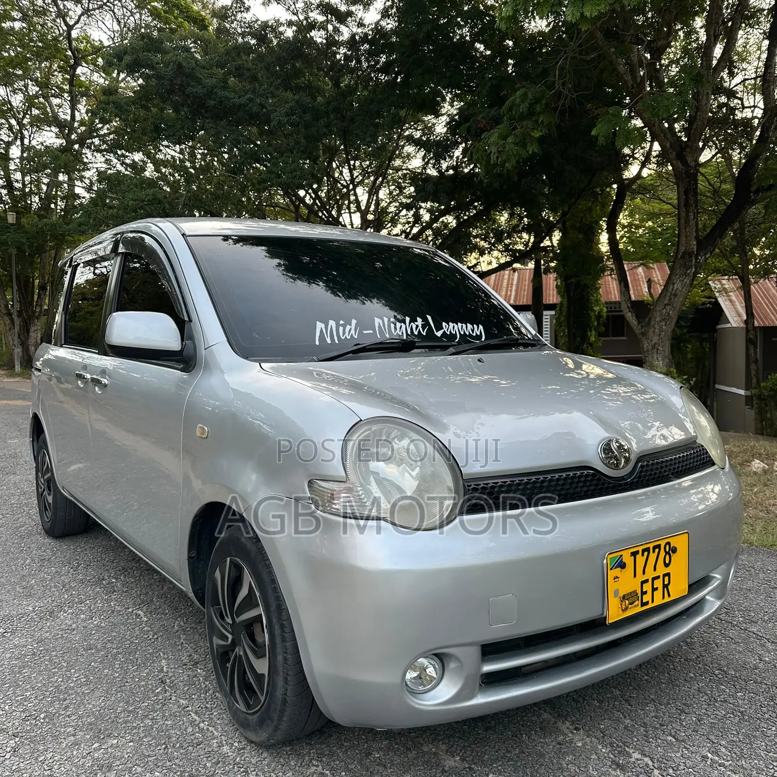 Toyota Sienta 2004 Silver