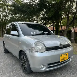 Toyota Sienta 2004 Silver