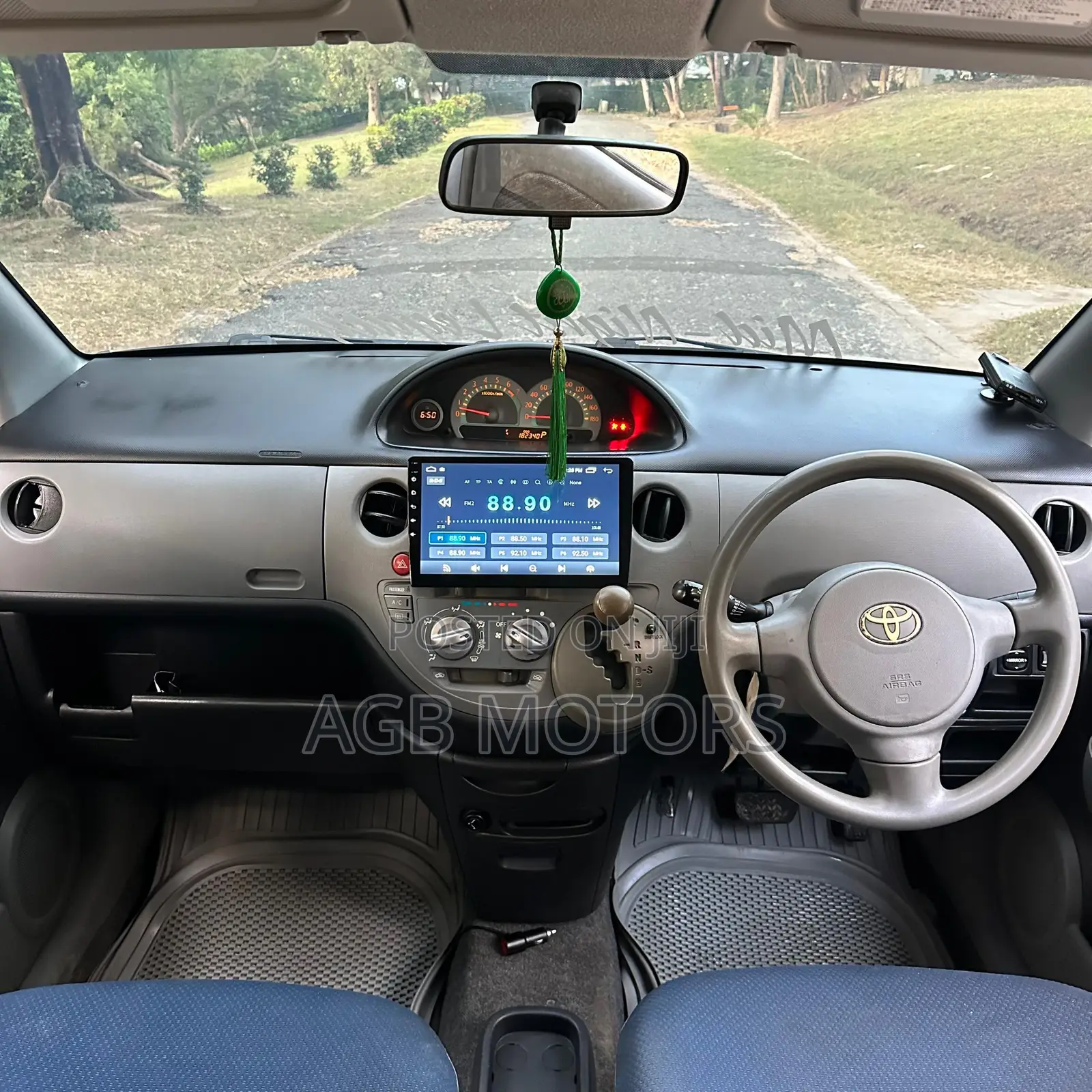 Toyota Sienta 2004 Silver