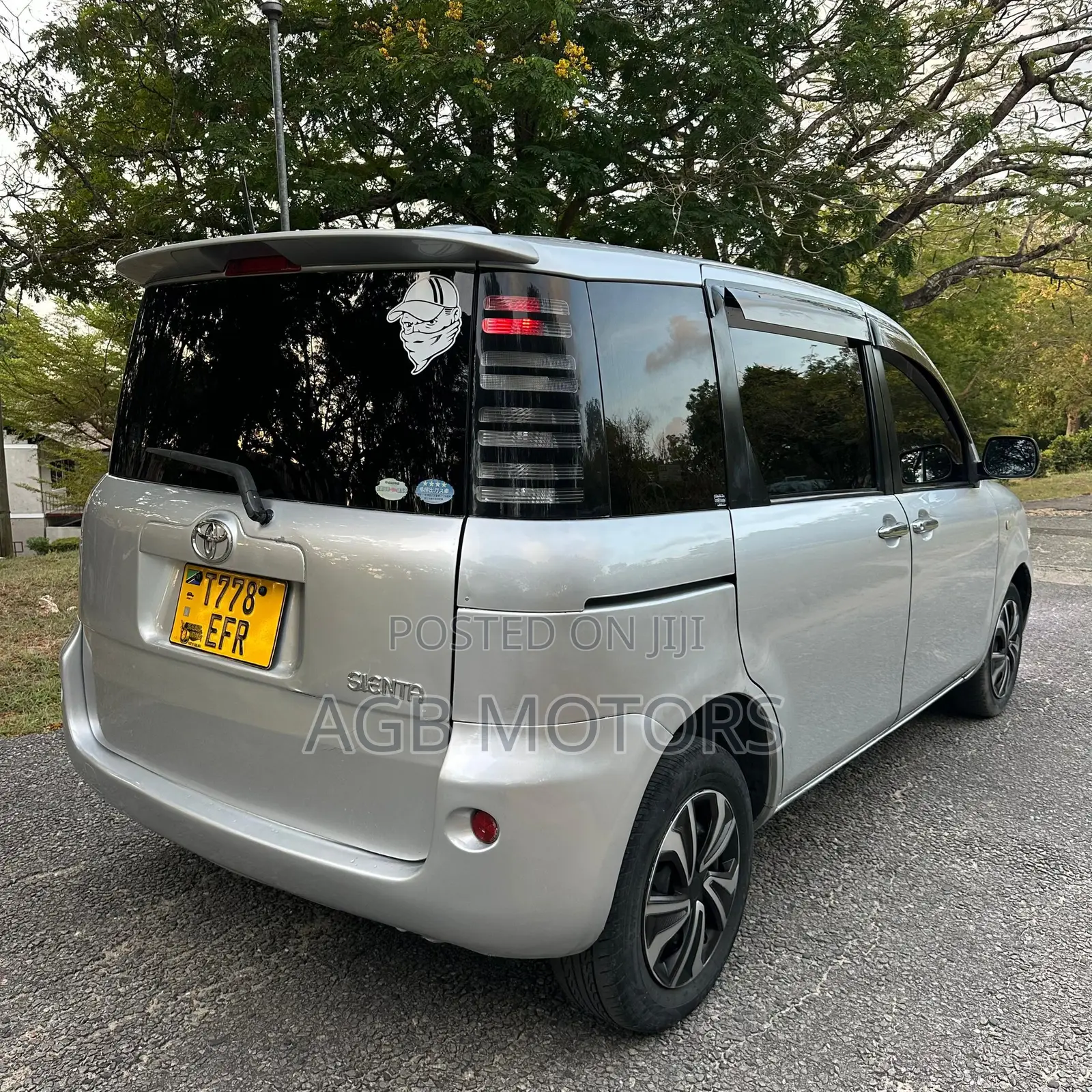 Toyota Sienta 2004 Silver