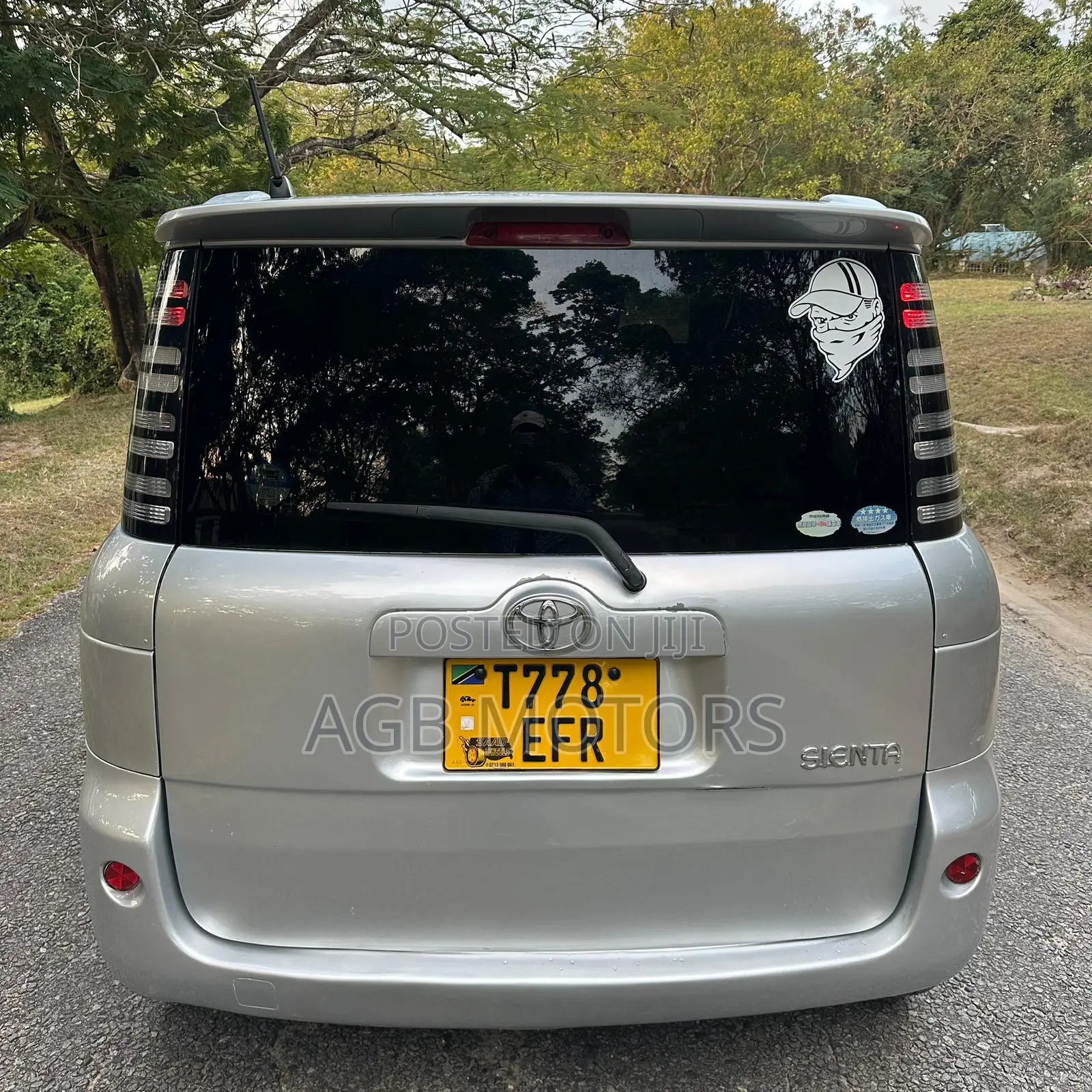 Toyota Sienta 2004 Silver