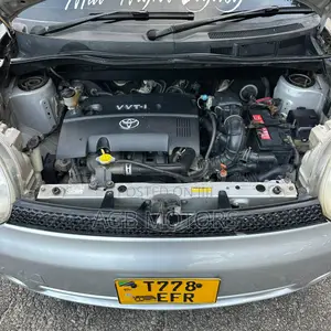 Toyota Sienta 2004 Silver