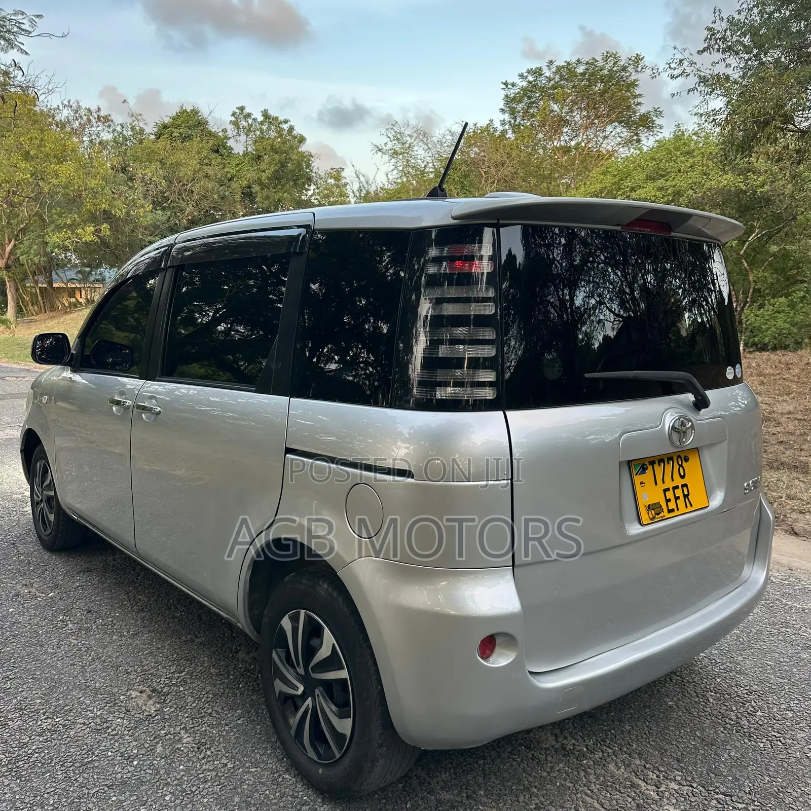 Toyota Sienta 2004 Silver