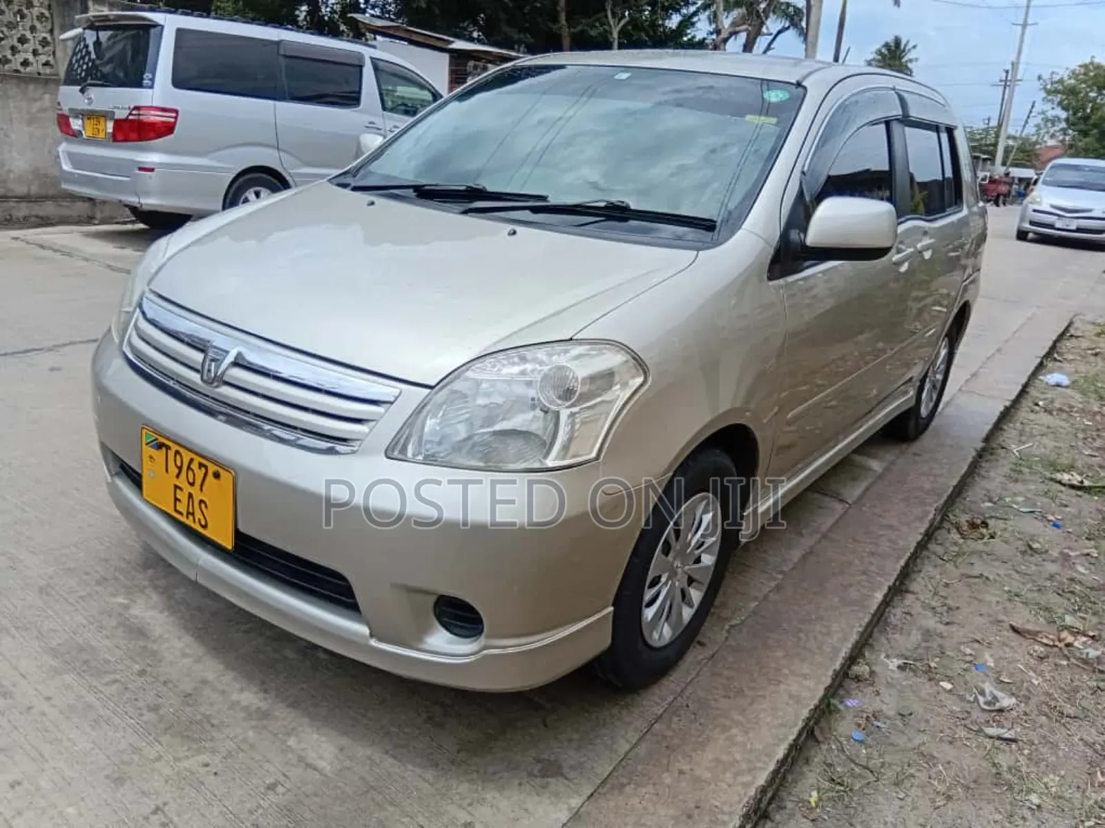 Toyota Raum 2004 Silver