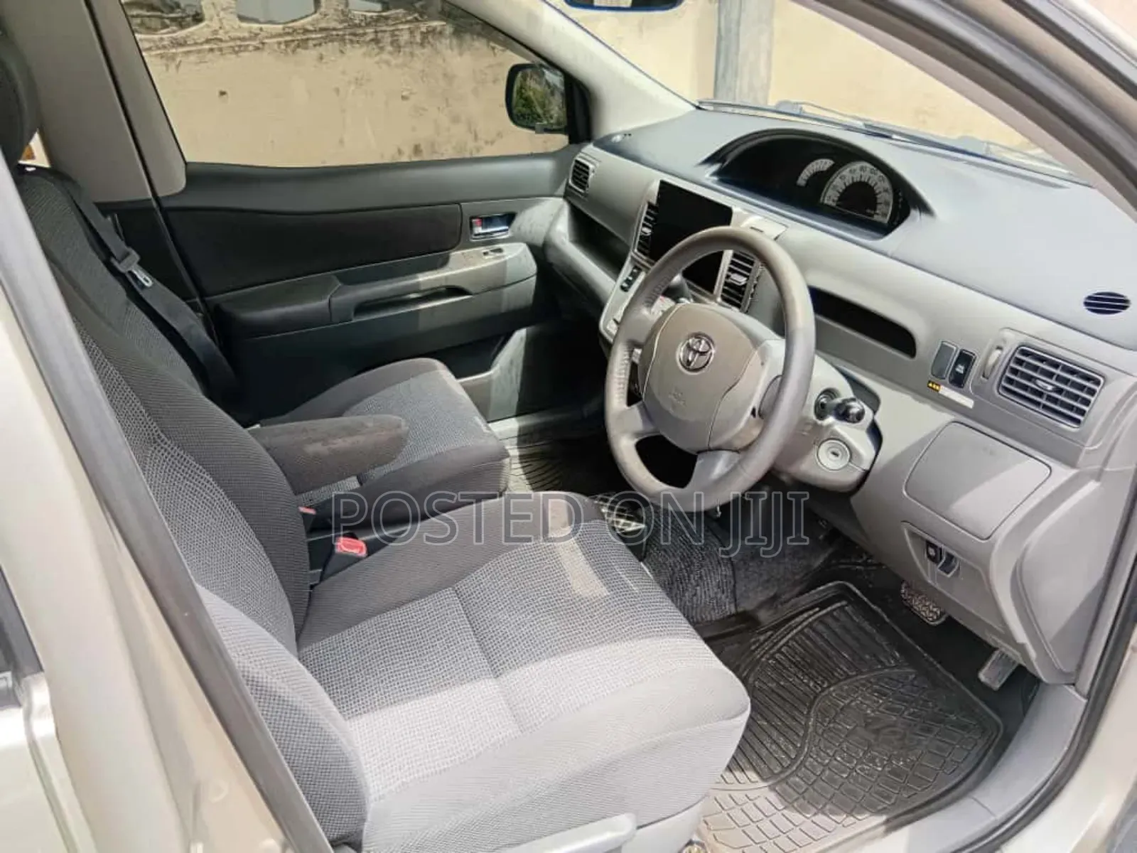 Toyota Raum 2004 Silver
