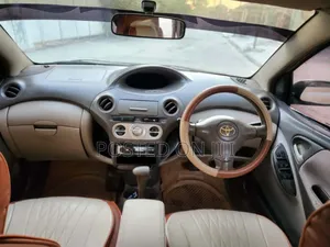 Toyota Platz 2002 Silver