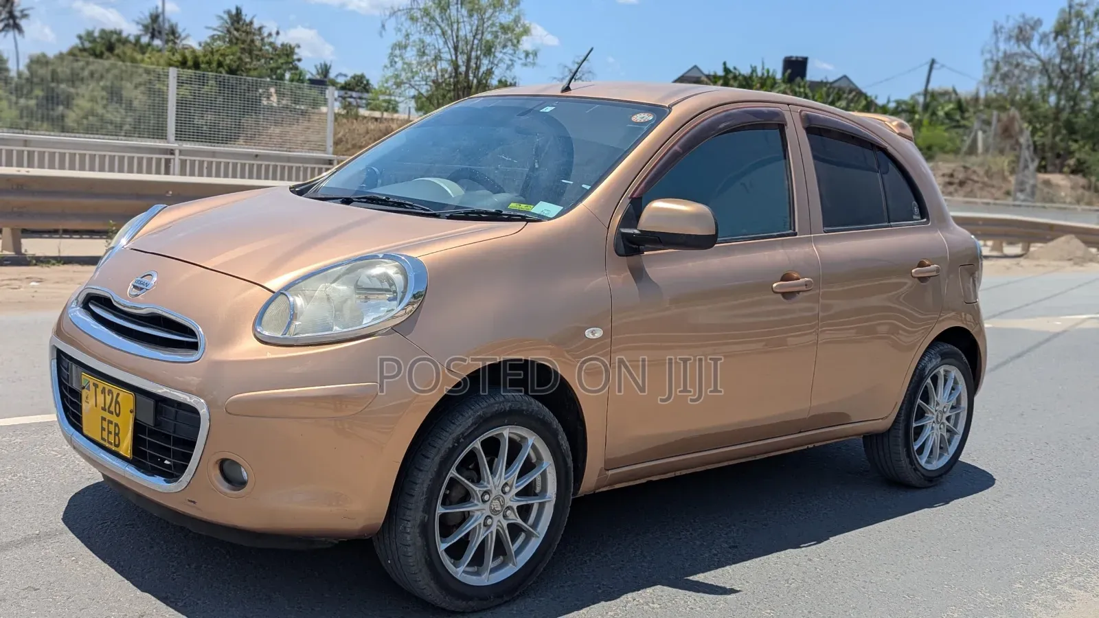 Nissan March 2011 Gold
