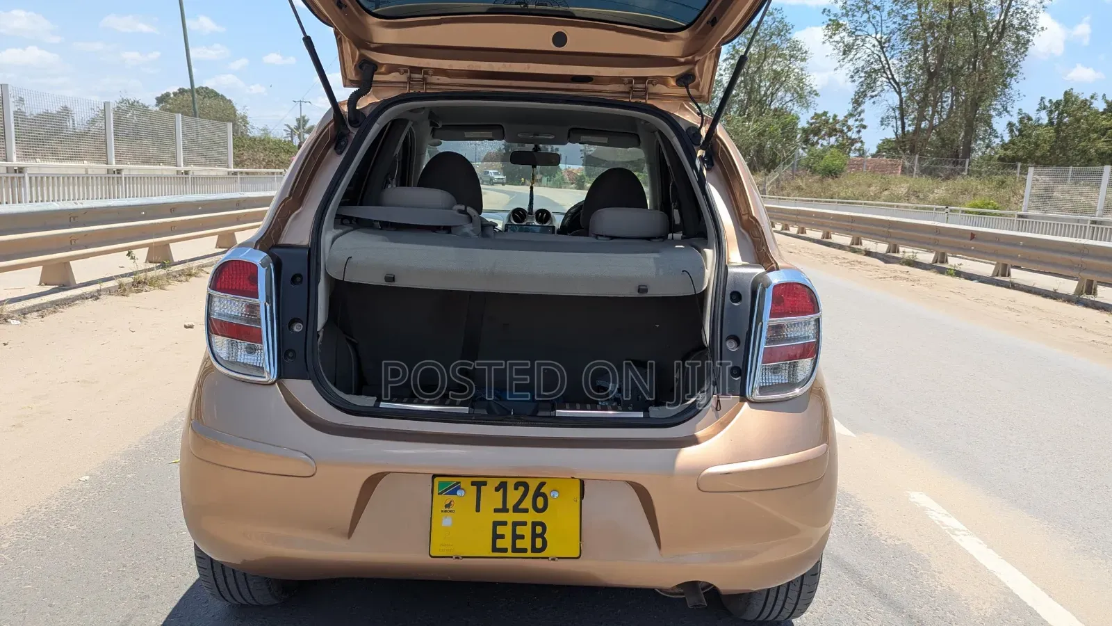 Nissan March 2011 Gold