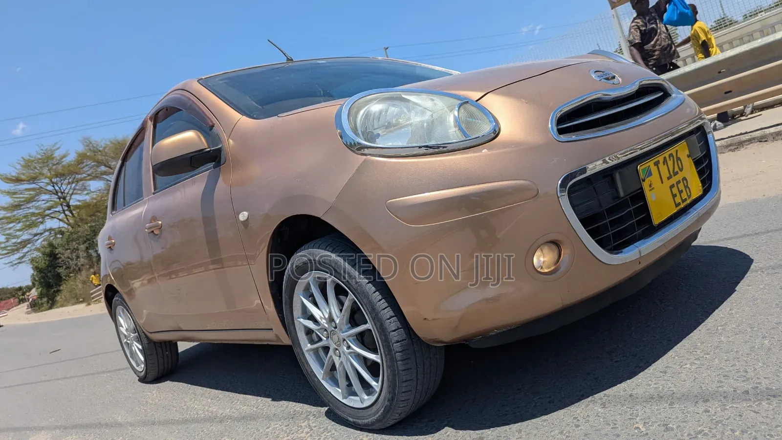 Nissan March 2011 Gold