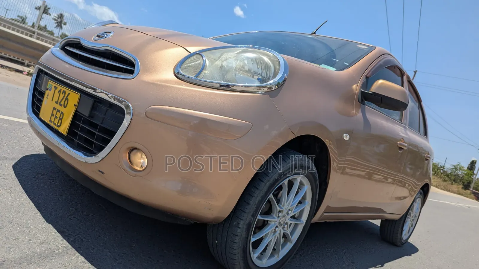 Nissan March 2011 Gold