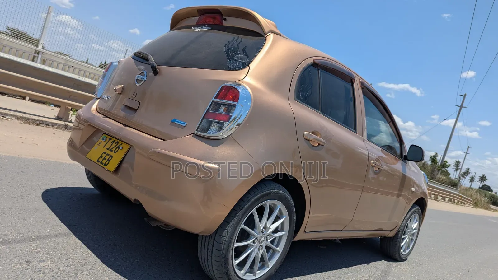 Nissan March 2011 Gold