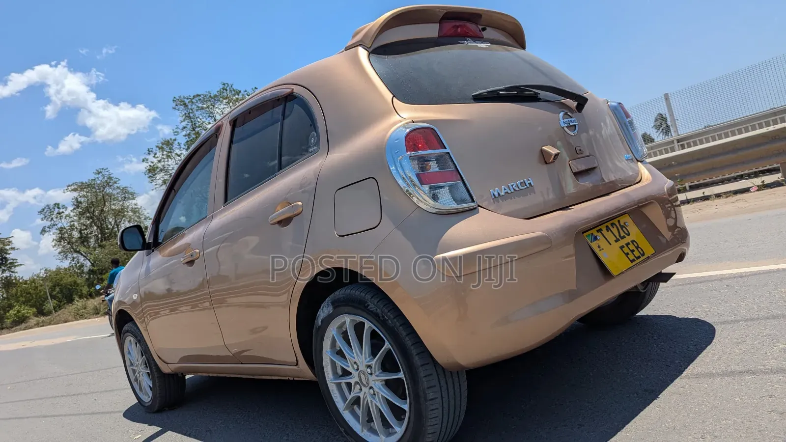 Nissan March 2011 Gold