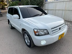Toyota Kluger 2004 White