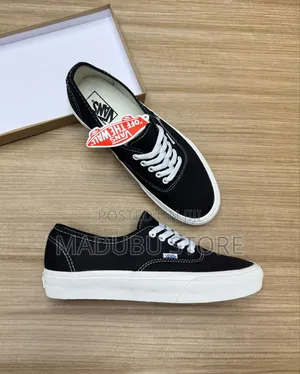 Vans of the Wall Sneakers