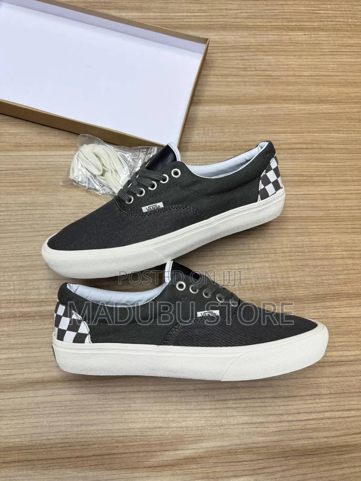 Vans of the Wall Sneakers