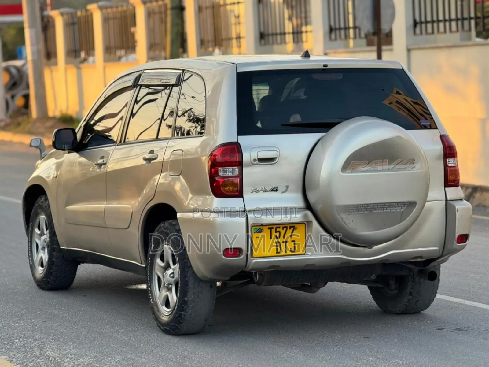 Toyota RAV4 2005 Gold