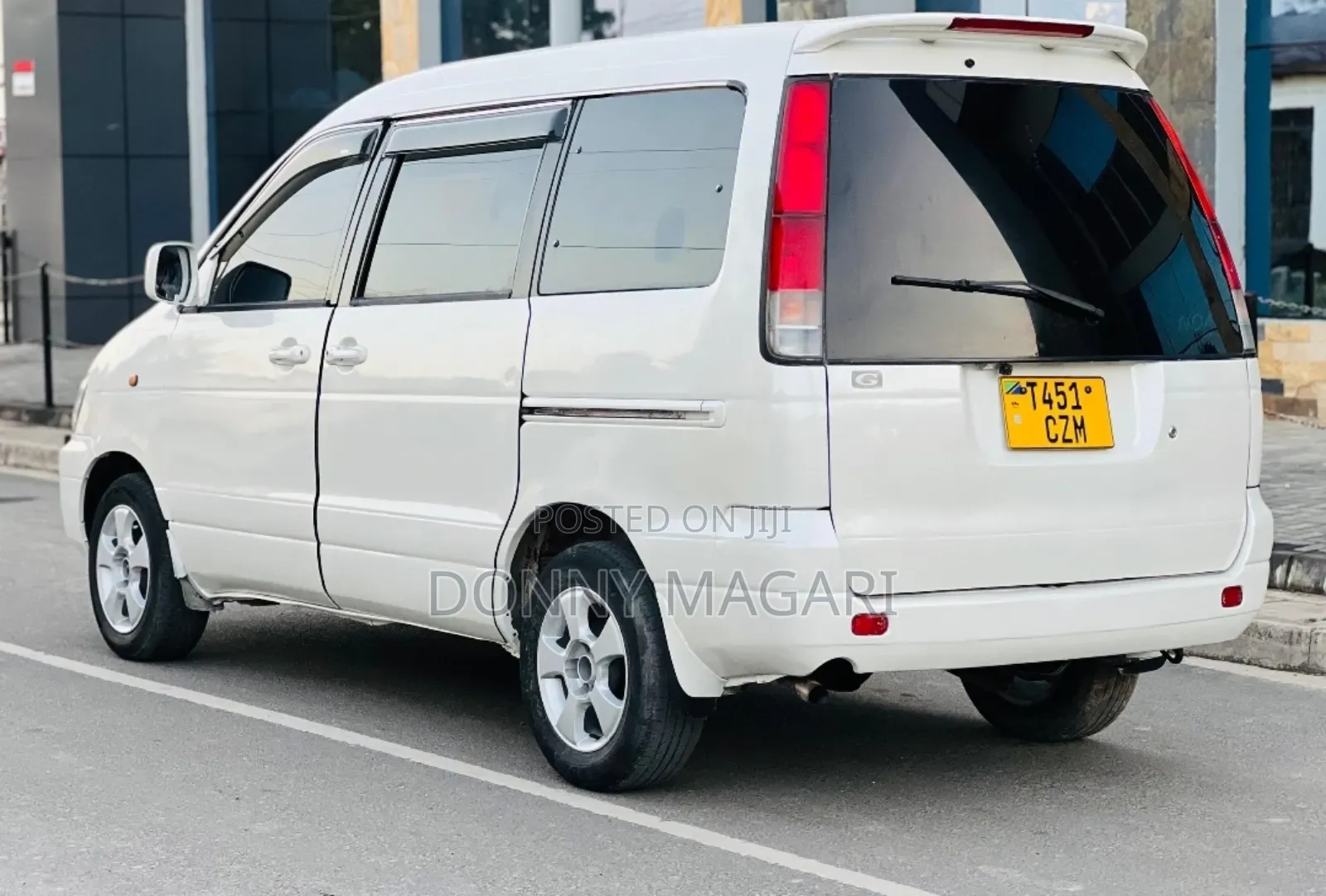 Toyota Noah 2004 White