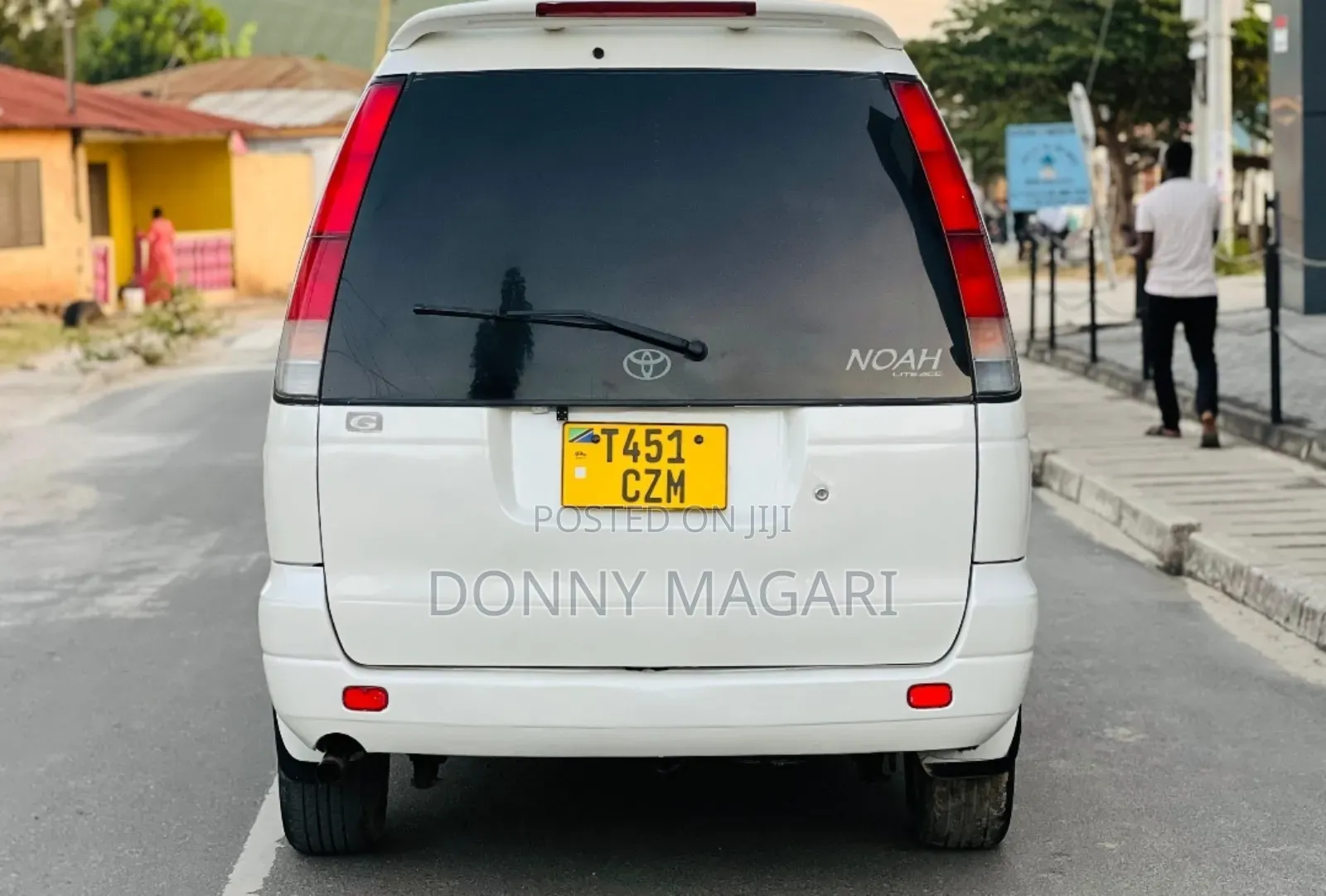 Toyota Noah 2004 White