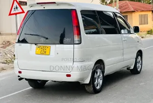 Toyota Noah 2004 White