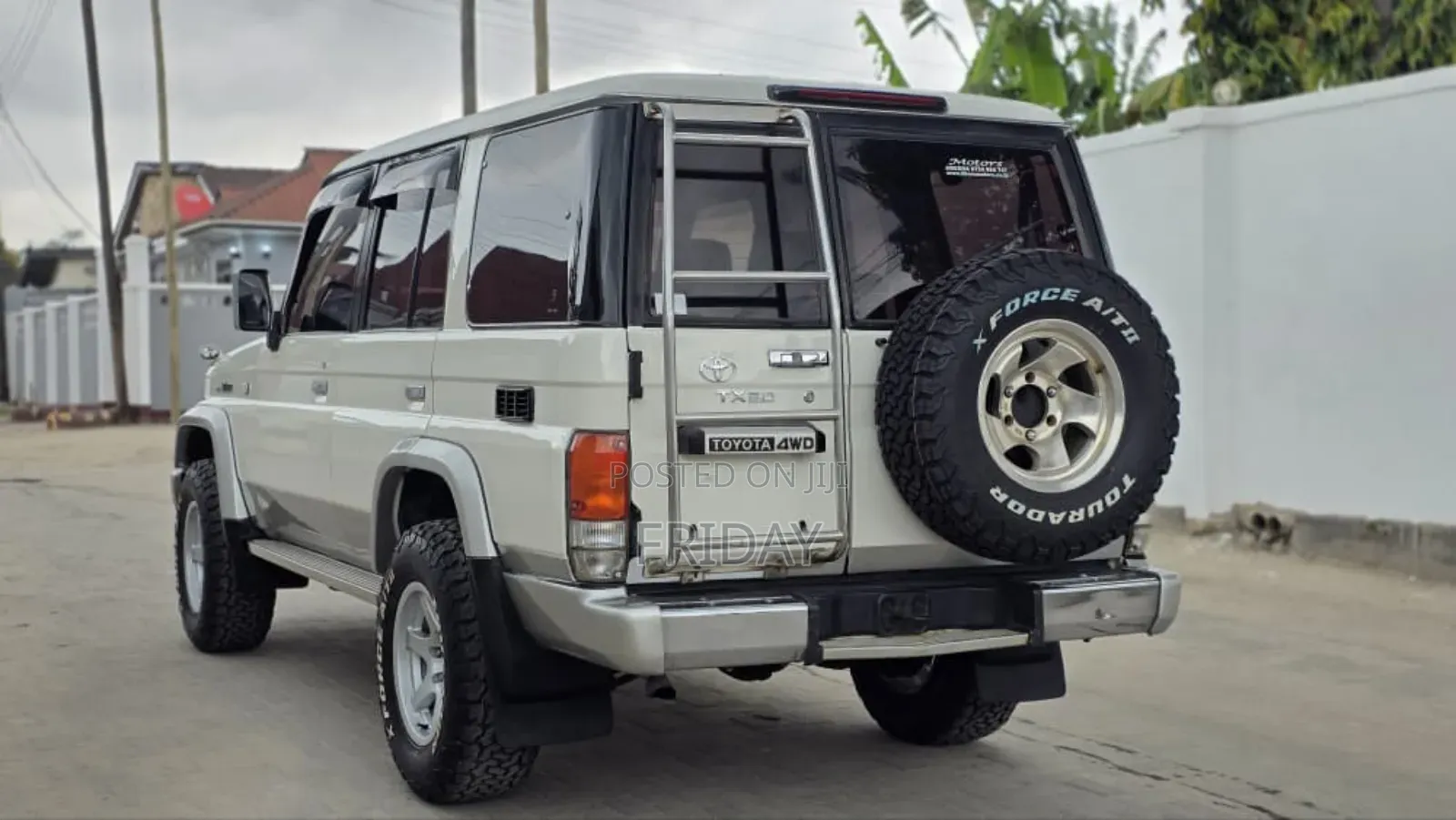 Toyota Land Cruiser 2010 White