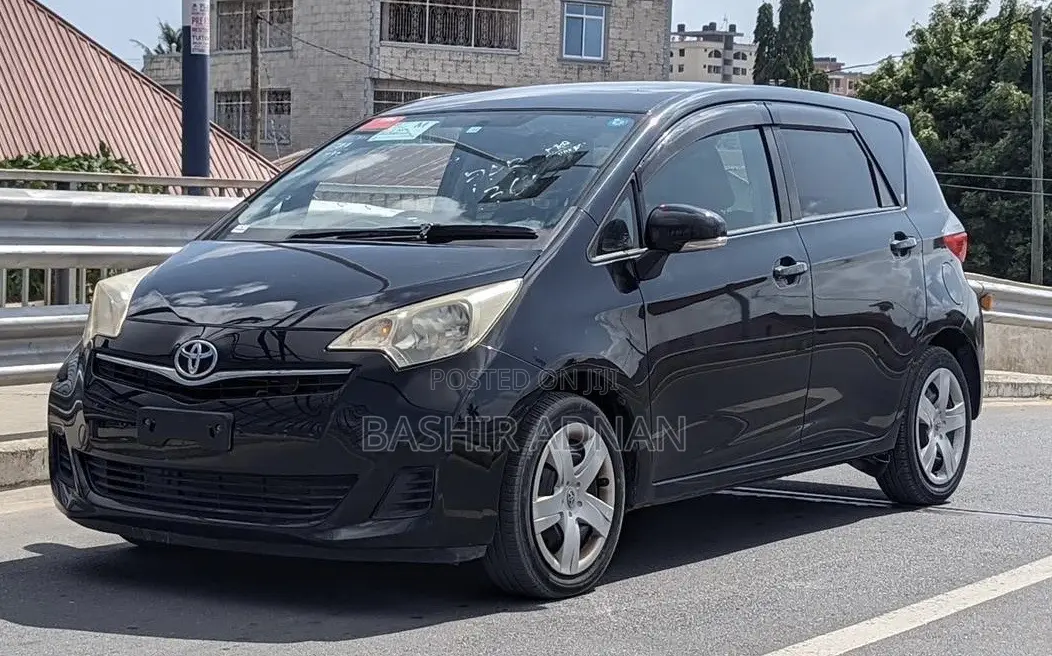Toyota Ractis 1.3 FWD 2011 Black