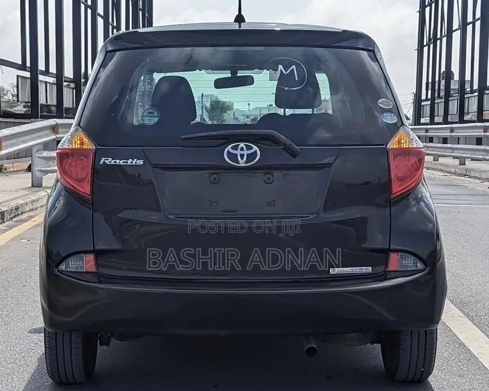 Toyota Ractis 1.3 FWD 2011 Black