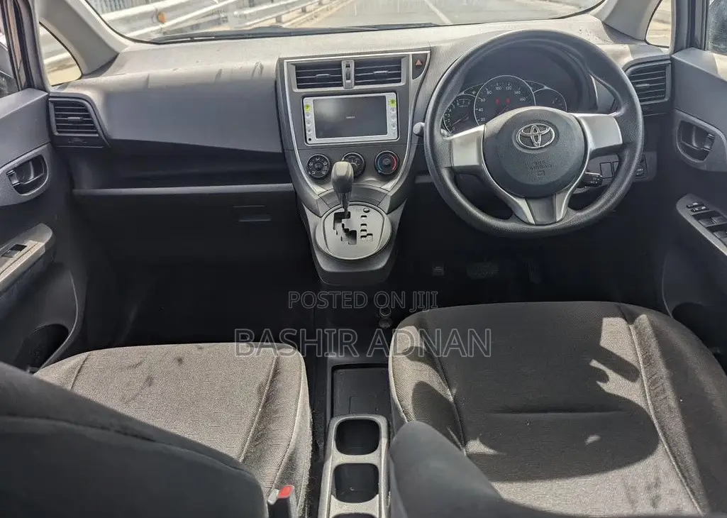 Toyota Ractis 1.3 FWD 2011 Black