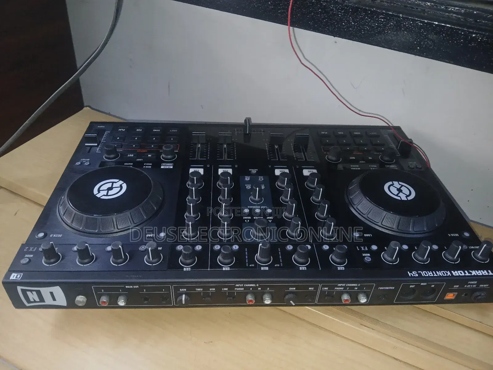 Electric Traktor Kontrol S4 Dj