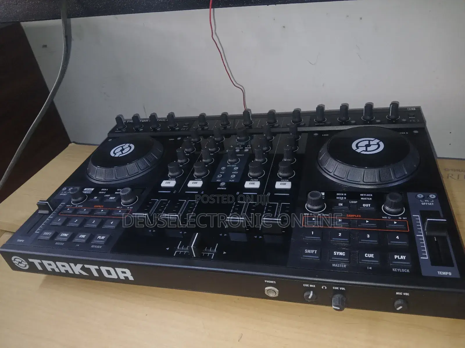 Electric Traktor Kontrol S4 Dj