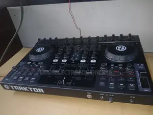 Electric Traktor Kontrol S4 Dj