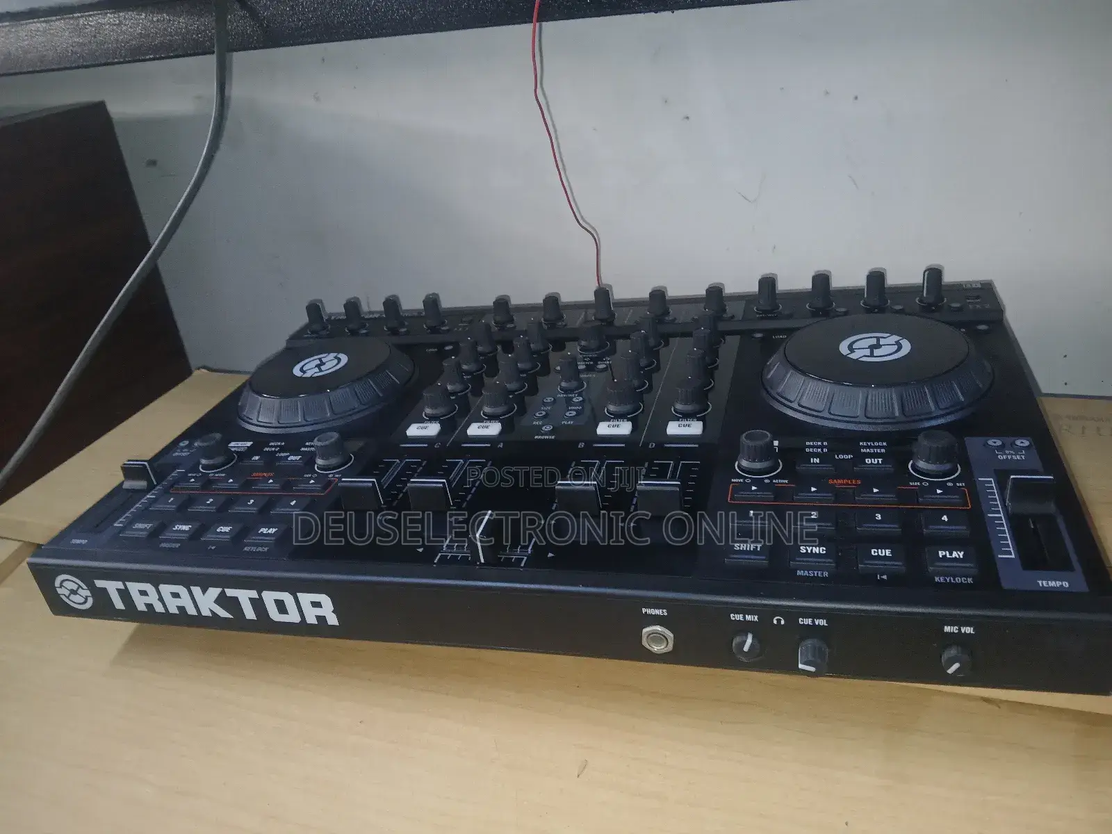 Electric Traktor Kontrol S4 Dj