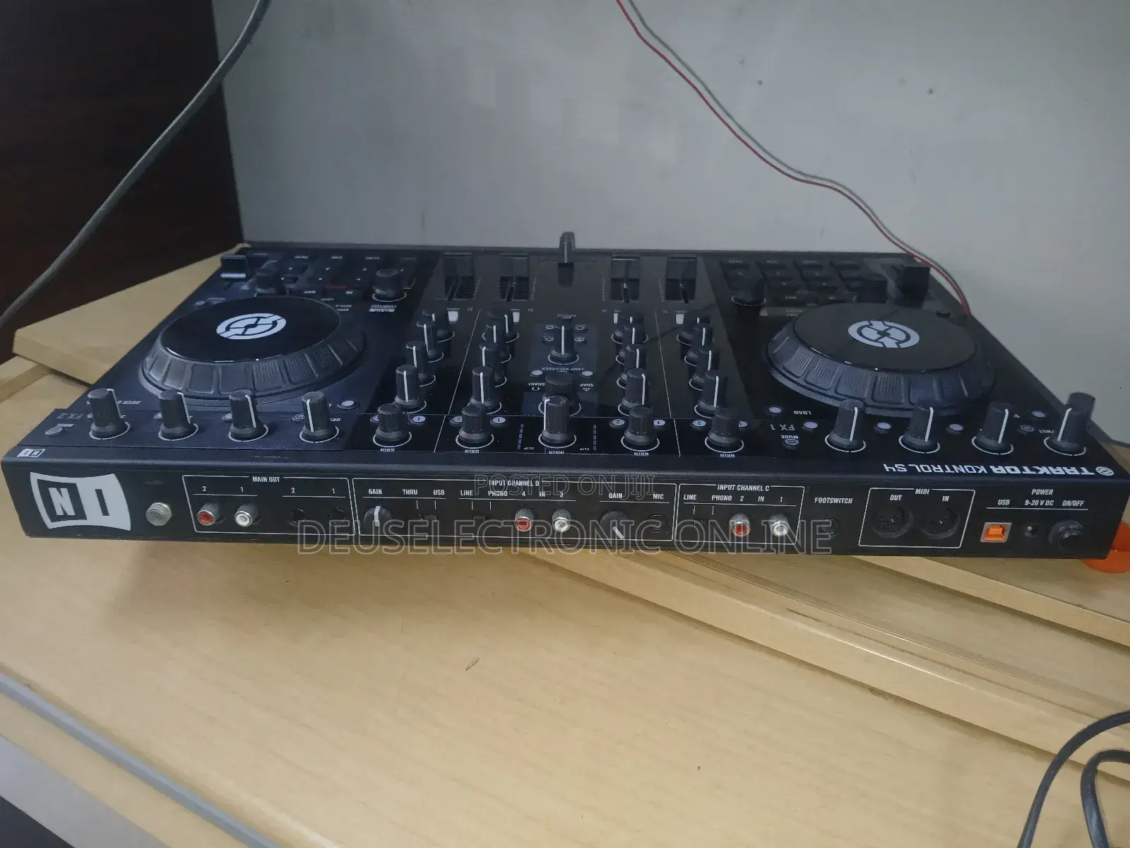 Electric Traktor Kontrol S4 Dj