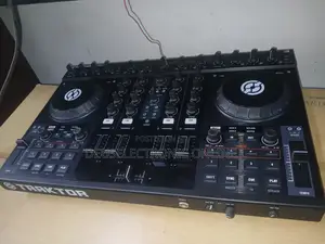 Electric Traktor Kontrol S4 Dj