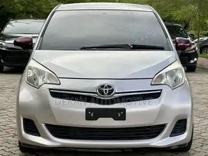 Toyota Ractis 1.3 FWD 2012