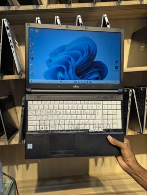 Laptop Fujitsu Lifebook A557 8GB Intel Core I5 HDD+SSD 256GB