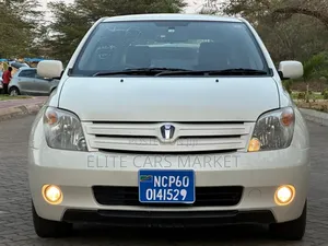 Toyota IST 2004 White