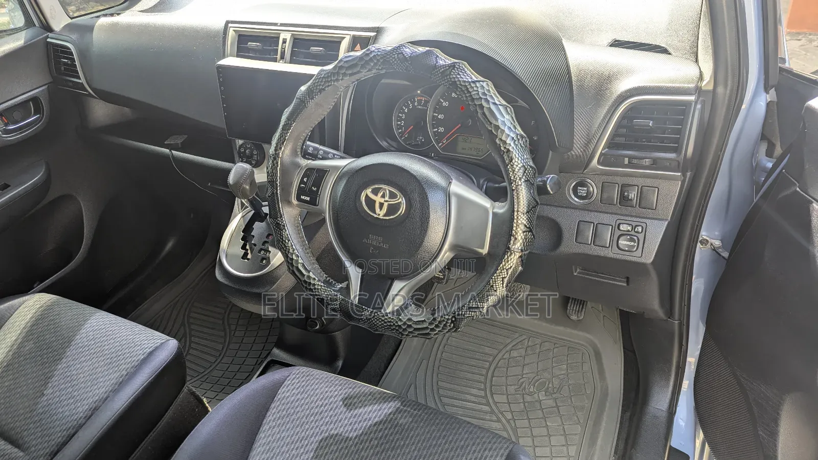 Toyota Ractis 2012 Silver